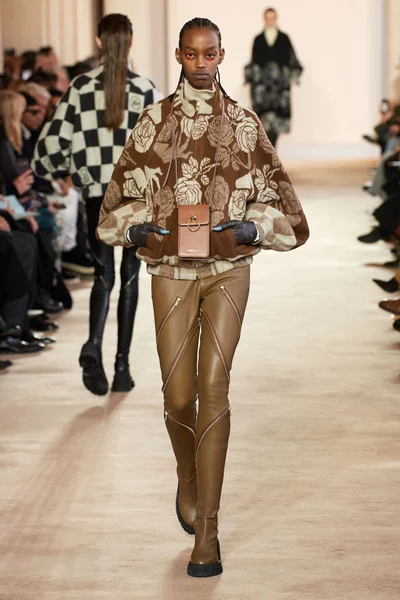Look 7
